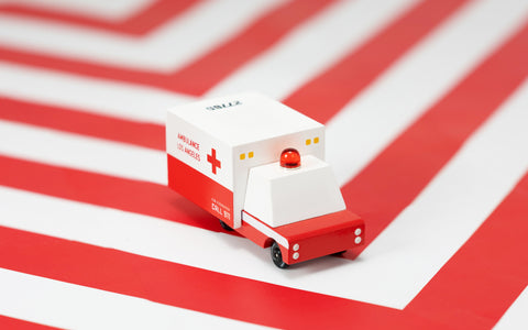 Ambulansbil leksak i trä från Candylab Toys - Ambulance Van